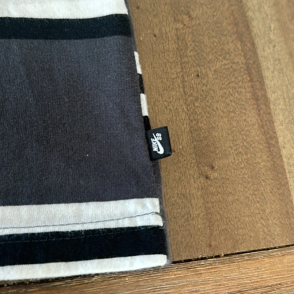 Men’s Nike SB loose fit shirt size medium - Picture 5 of 9